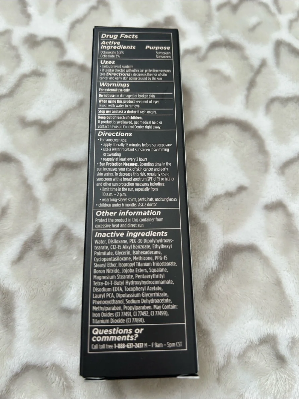 laura mercier Tinted Moisturizer Oil-Free in Warm Tan / Black Tube